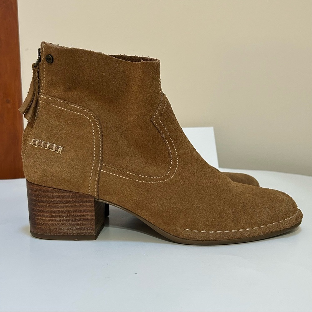 Ugg  Bandara Suede Ankle Boot - 7